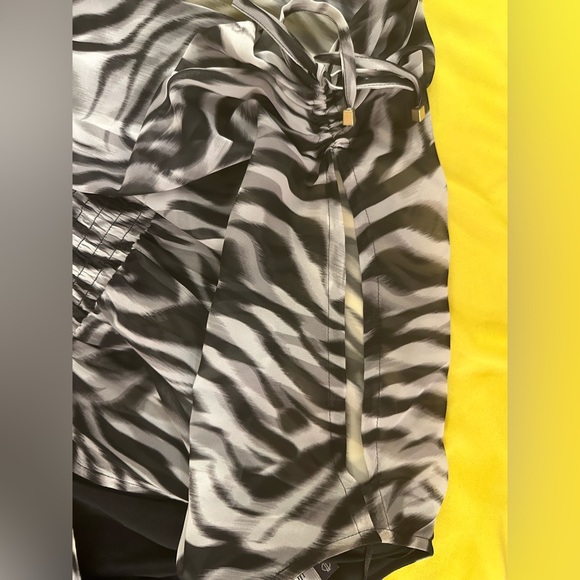 XS Zebra Print Jennifer Lopez Maxi Dress. - Picture 8 of 11